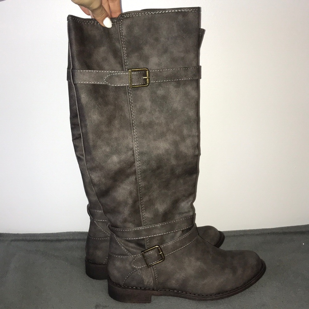 BRAND NEW NEVER WORN knee high boots